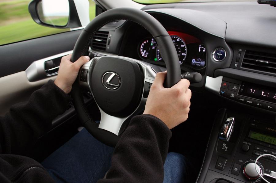  Lexus CT200h 2010 года  (фото 150 из 266)